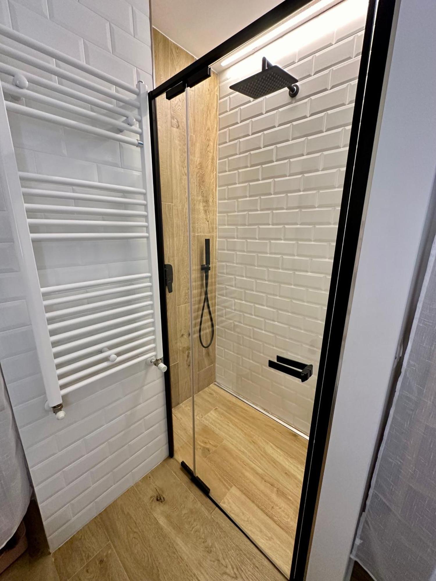 Lr Deluxe Apartments - Porta Venezia - Bilocale Con Giardino Privato Milão Exterior foto