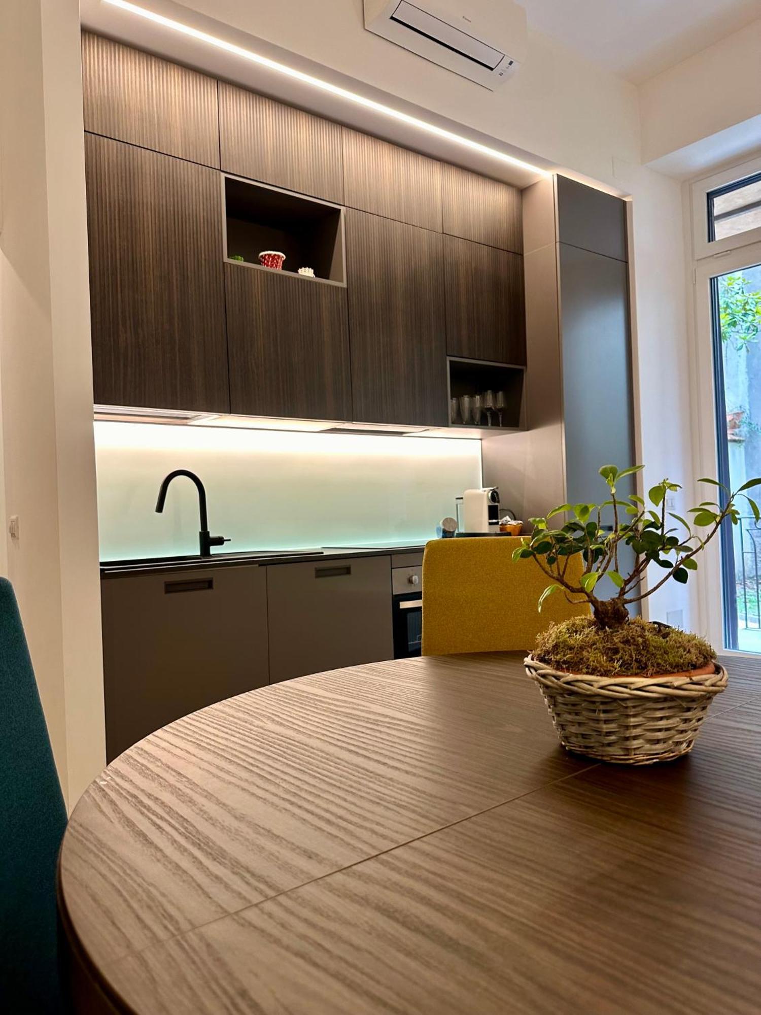 Lr Deluxe Apartments - Porta Venezia - Bilocale Con Giardino Privato Milão Exterior foto
