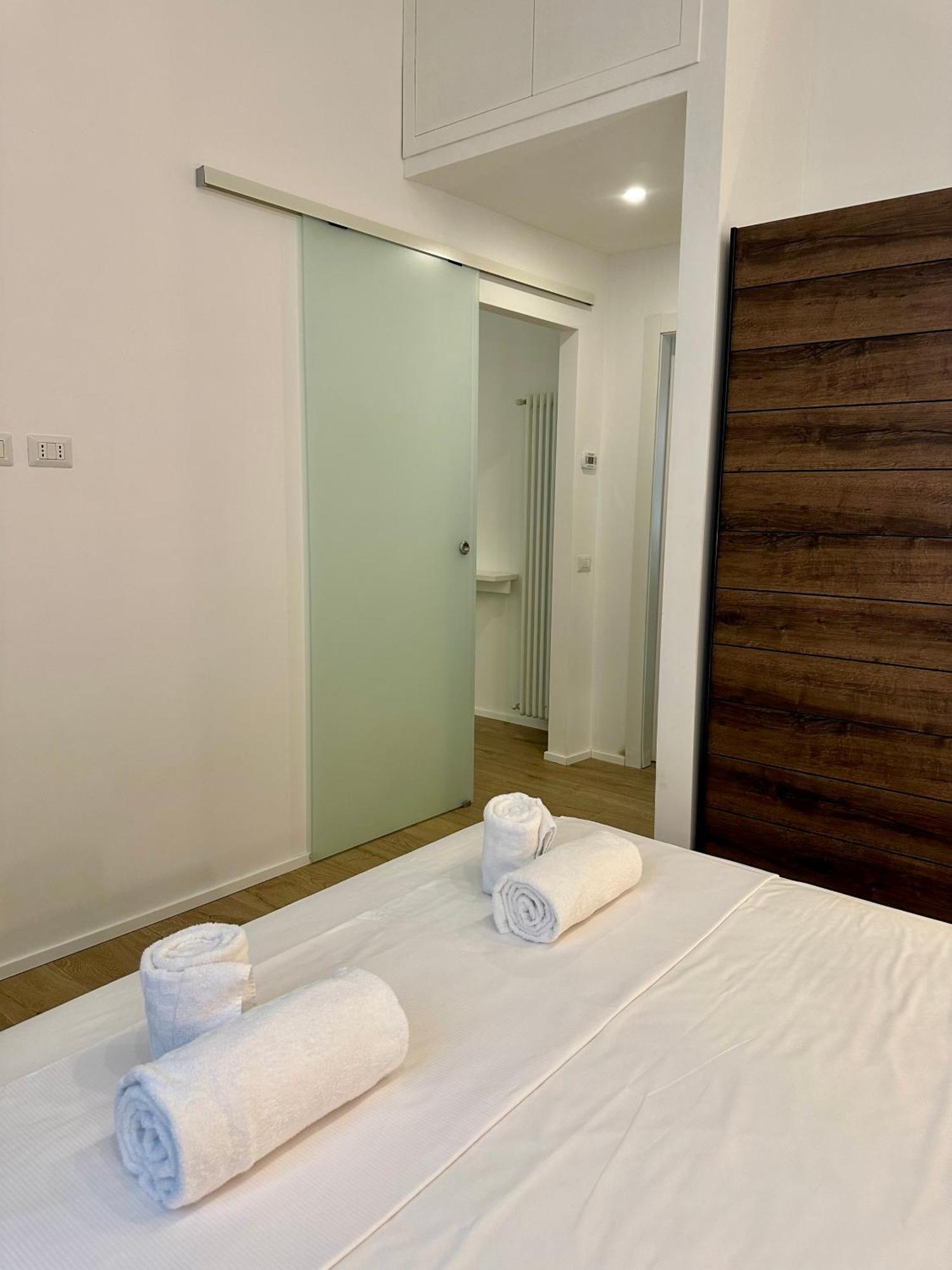 Lr Deluxe Apartments - Porta Venezia - Bilocale Con Giardino Privato Milão Exterior foto